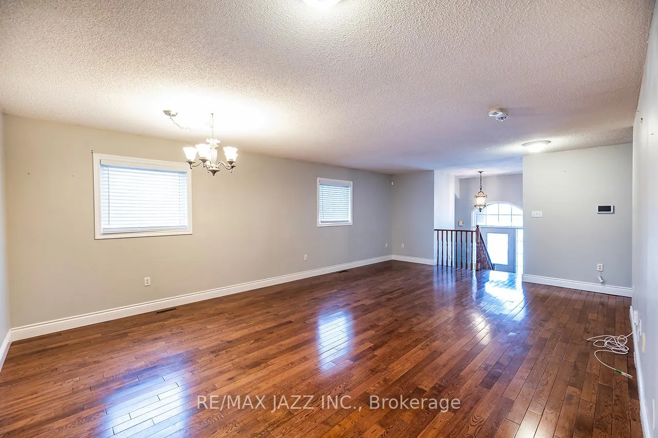 Photo 12 of 16 Goodwin Avenue, Clarington, Bowmanville — HOMEH