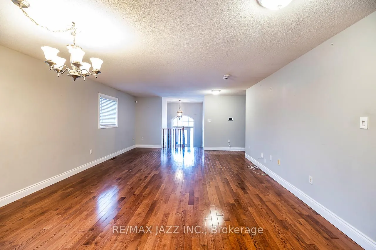 Photo 13 of 16 Goodwin Avenue, Clarington, Bowmanville — HOMEH