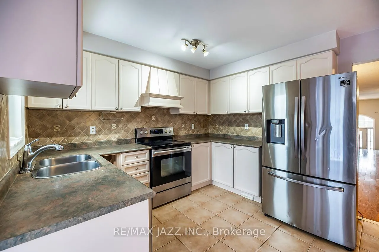 Photo 17 of 16 Goodwin Avenue, Clarington, Bowmanville — HOMEH