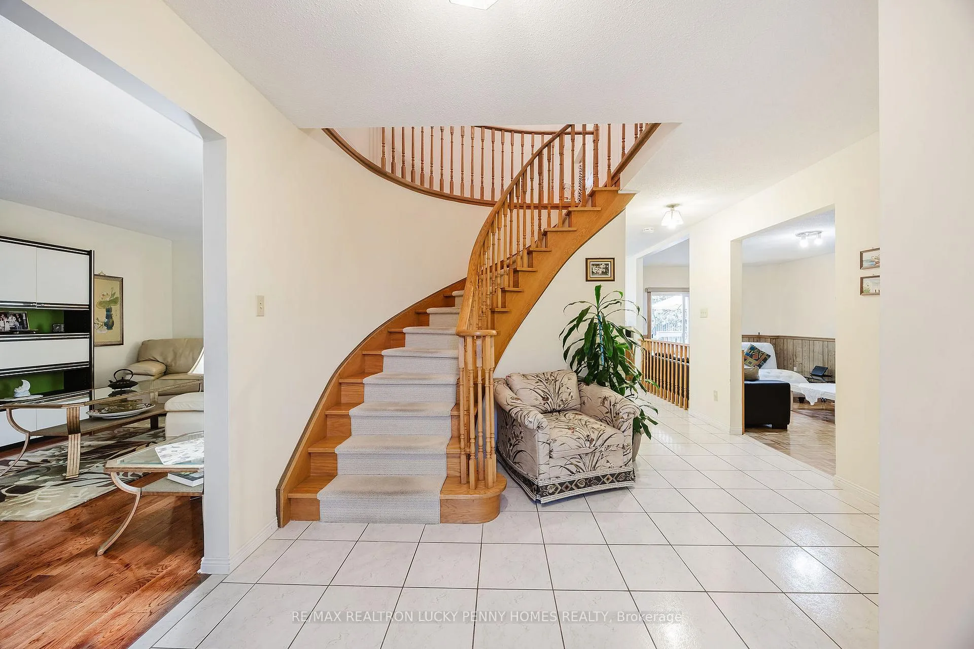 Photo 3 of 170 Raymerville Drive, Markham, Raymerville — HOMEH