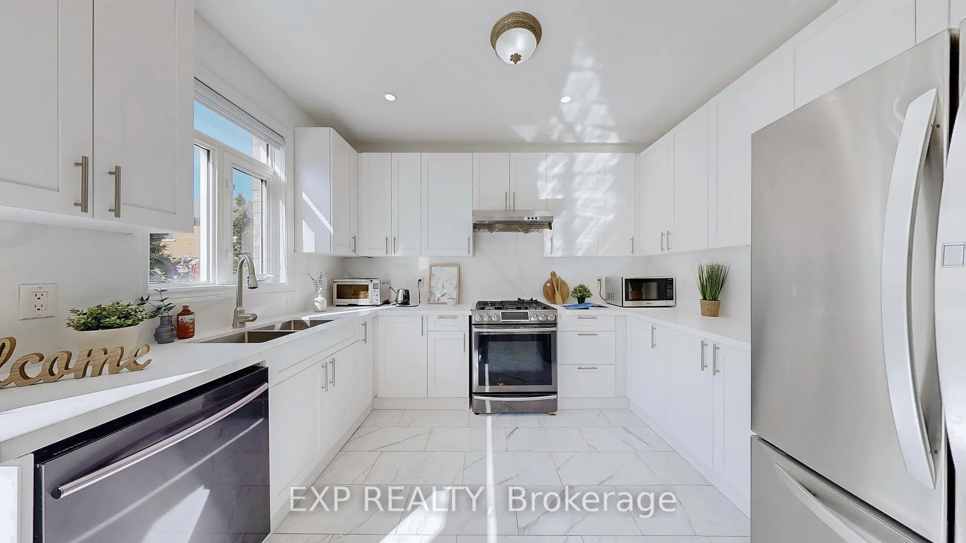 Photo 10 of 19 La Rocca Avenue, Vaughan, Vellore Village — HOMEH