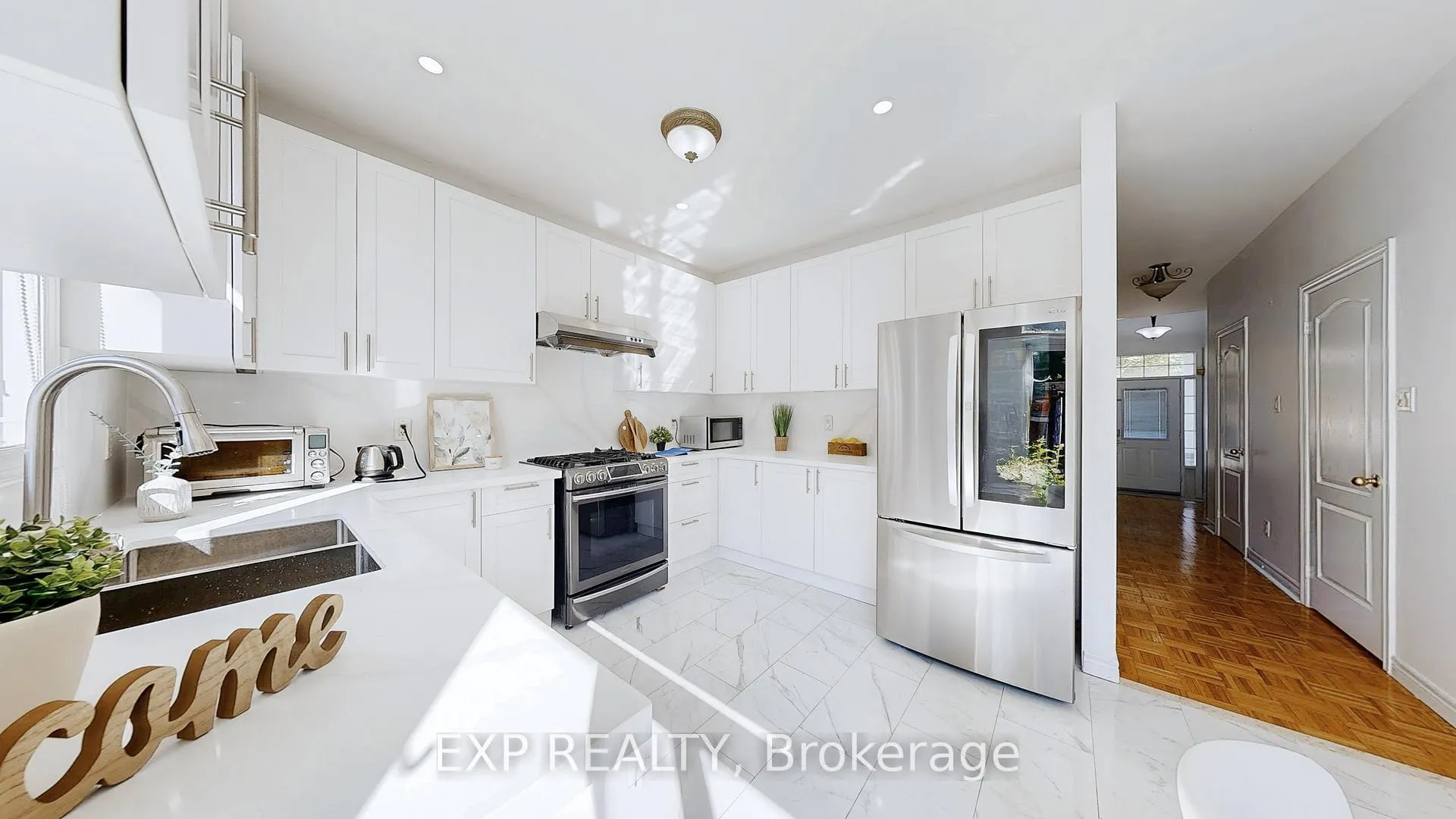 Photo 11 of 19 La Rocca Avenue, Vaughan, Vellore Village — HOMEH