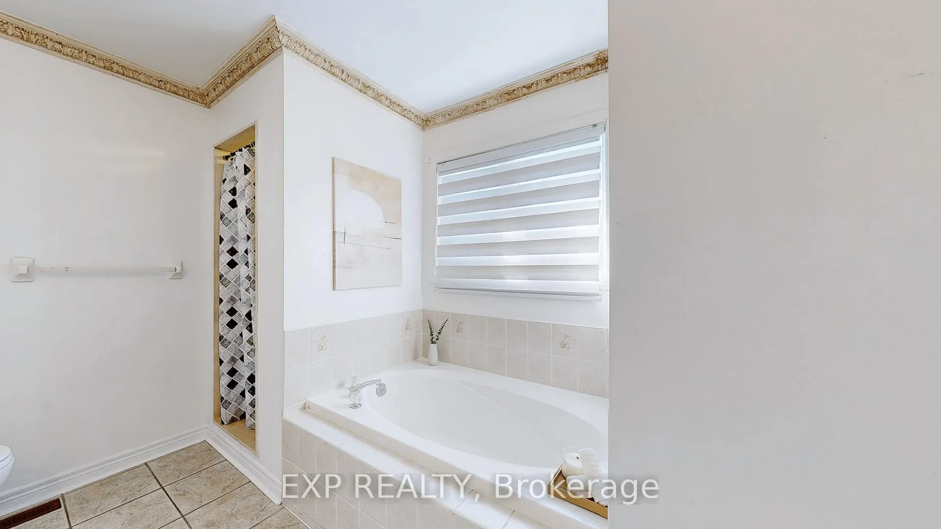 Photo 21 of 19 La Rocca Avenue, Vaughan, Vellore Village — HOMEH