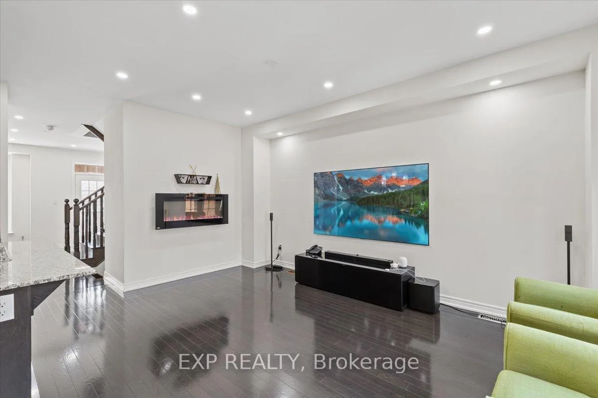 Photo 8 of 92 East's Corners Boulevard, Vaughan, Kleinburg — HOMEH