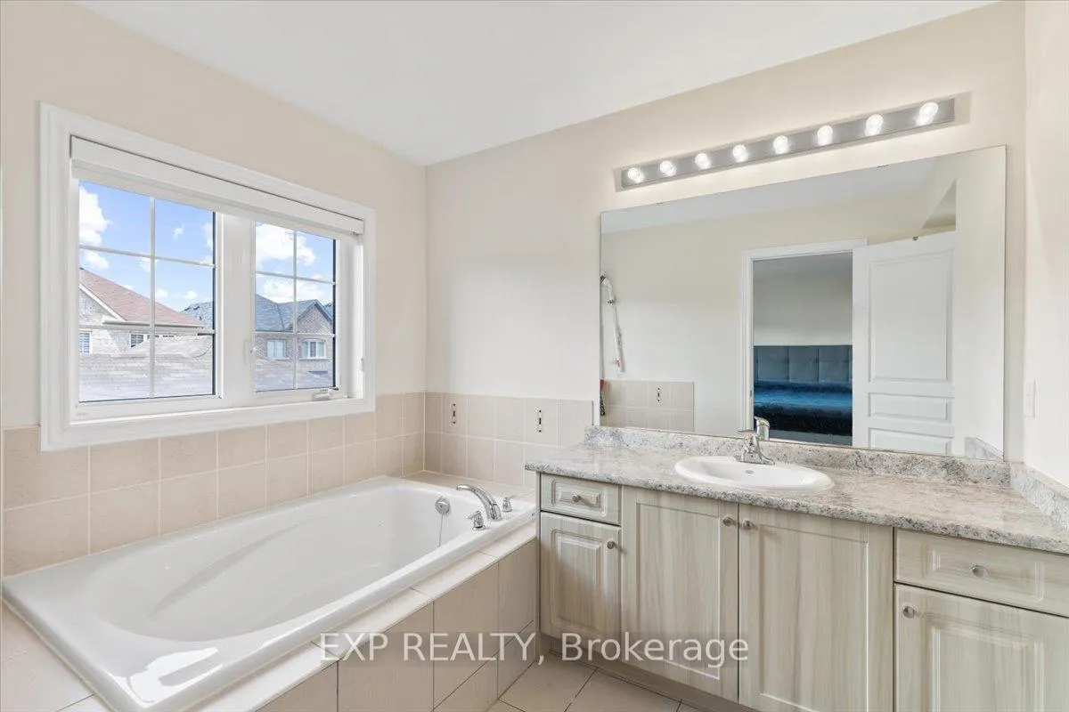 Photo 15 of 92 East's Corners Boulevard, Vaughan, Kleinburg — HOMEH