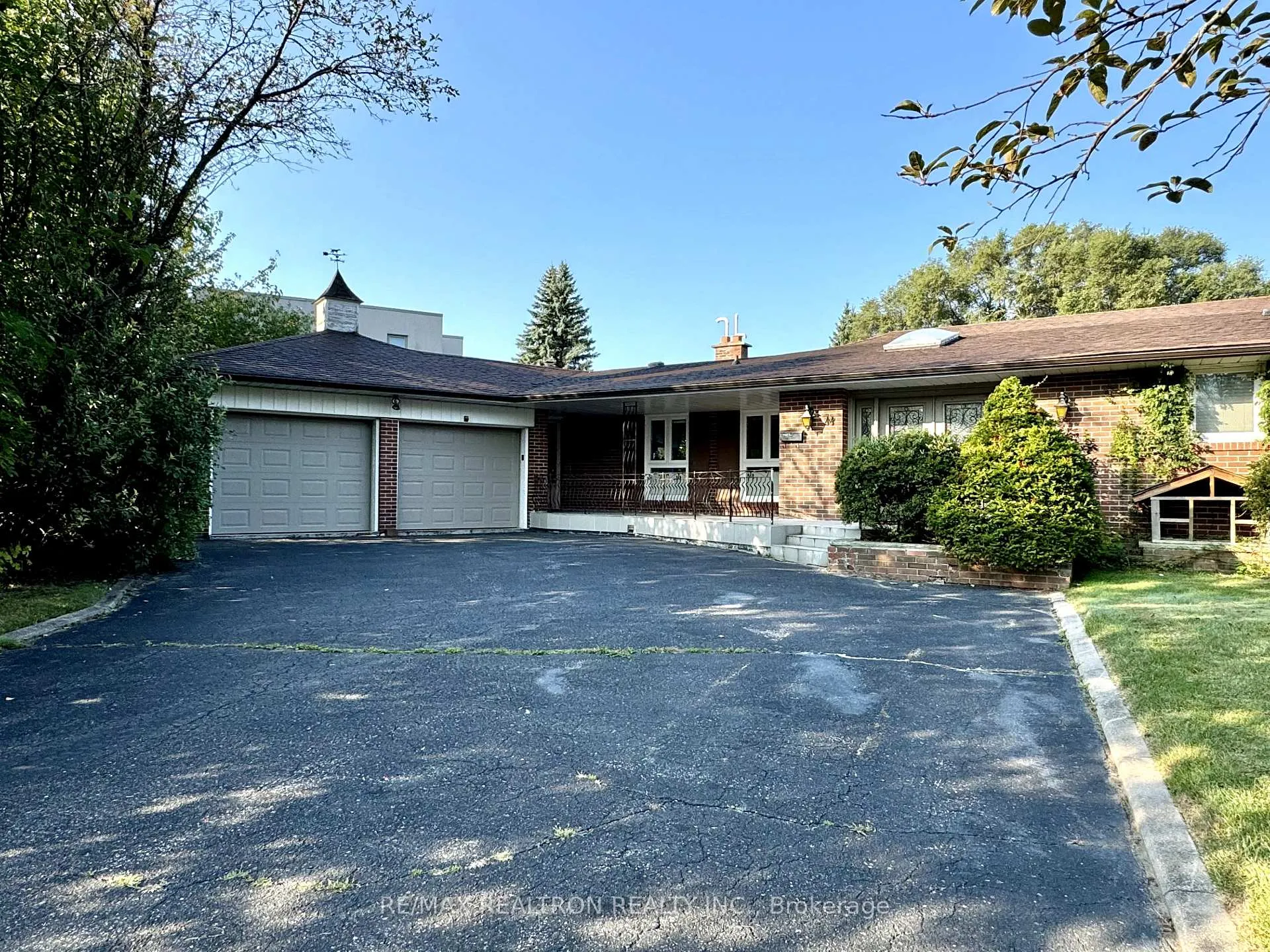 Photo 3 of 44 Fairway Heights Drive, Markham, Bayview Fairway-Bayview Country Club Estates — HOMEH