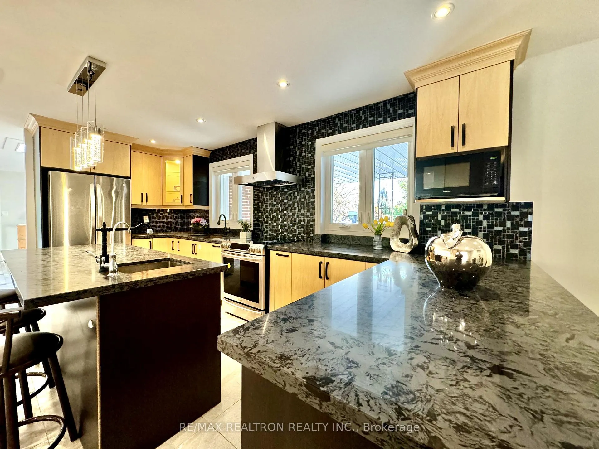 Photo 5 of 44 Fairway Heights Drive, Markham, Bayview Fairway-Bayview Country Club Estates — HOMEH