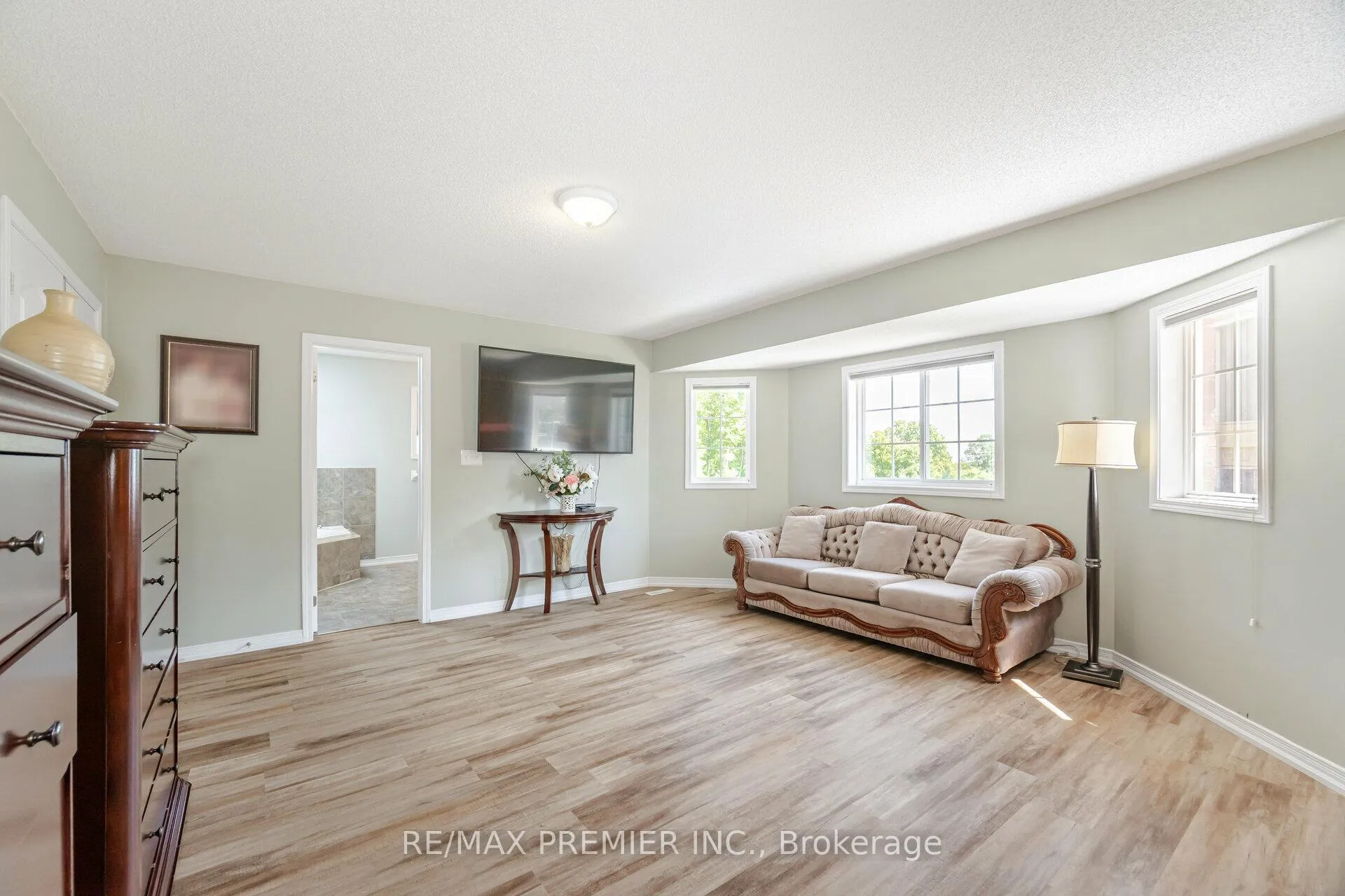 Photo 21 of 2233 Nevils Street, Innisfil, Alcona — HOMEH