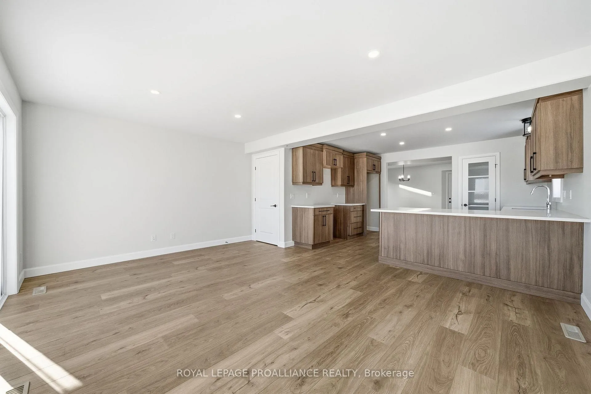 Photo 17 of 93 Raycroft Drive, Belleville, Thurlow Ward — HOMEH
