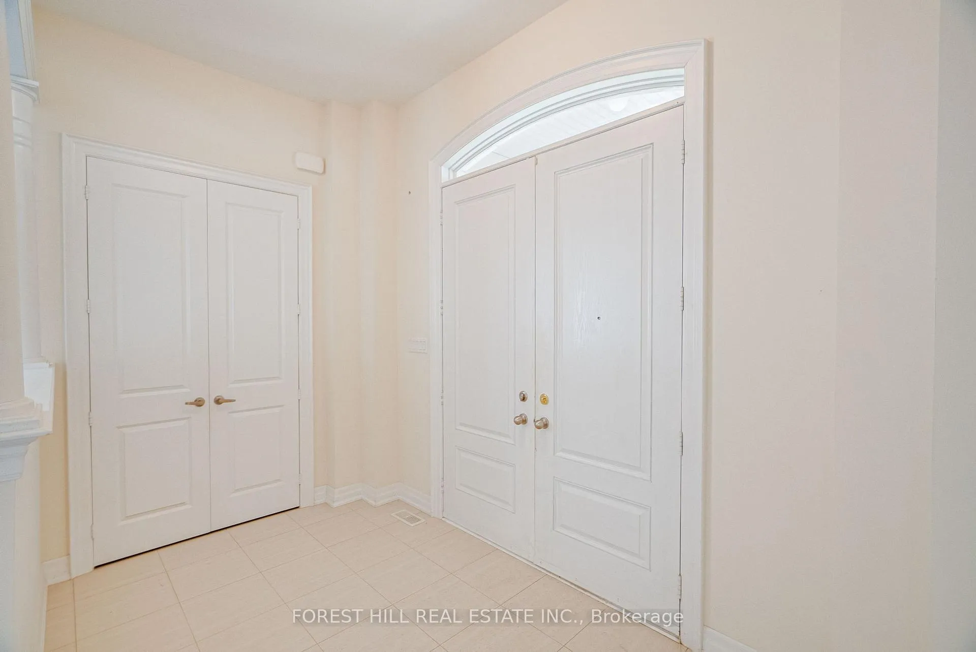 Photo 5 of 87 Strawbridge Farm Drive, Aurora, Aurora Grove — HOMEH