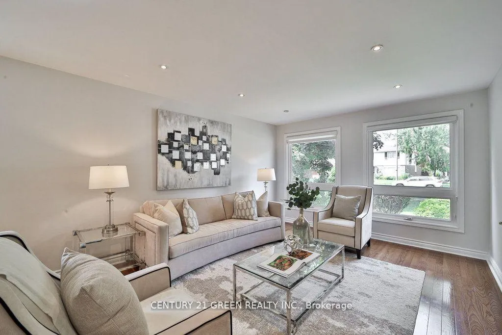 Photo 3 of 25 Ferrah Street, Markham, Unionville — HOMEH