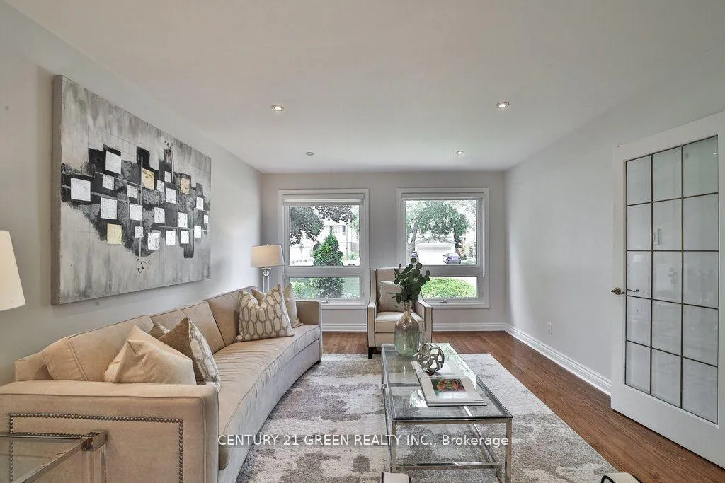 Photo 4 of 25 Ferrah Street, Markham, Unionville — HOMEH