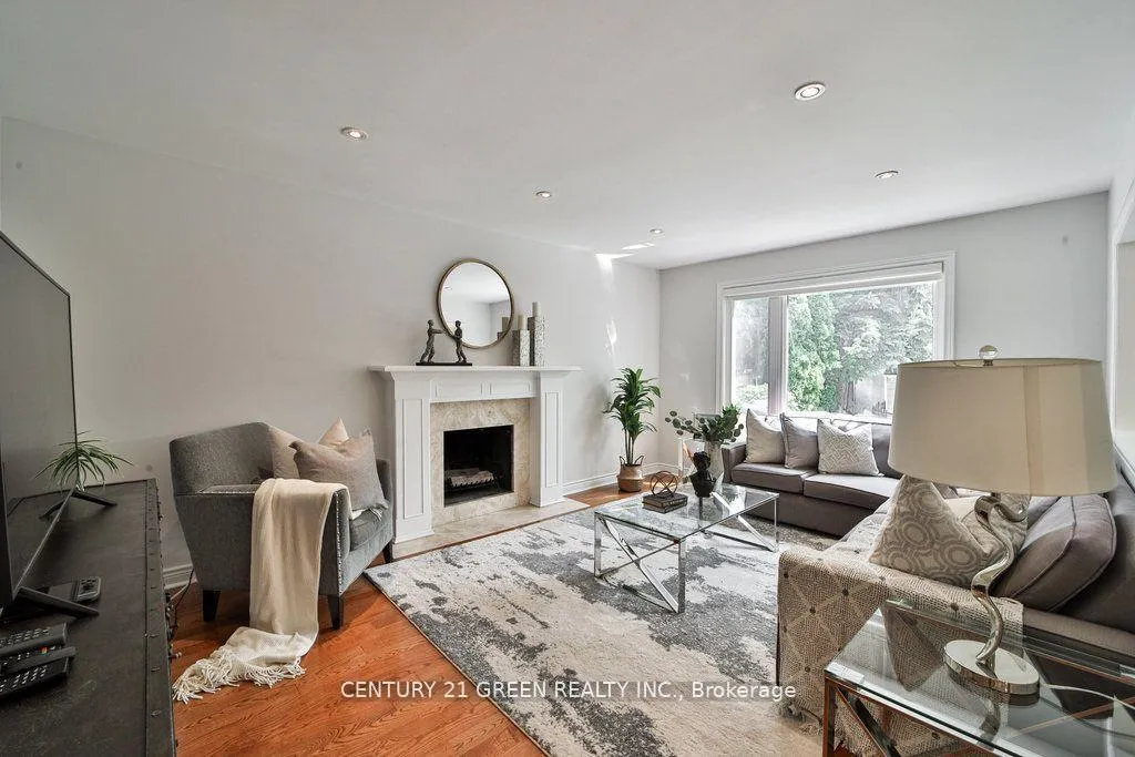 Photo 11 of 25 Ferrah Street, Markham, Unionville — HOMEH