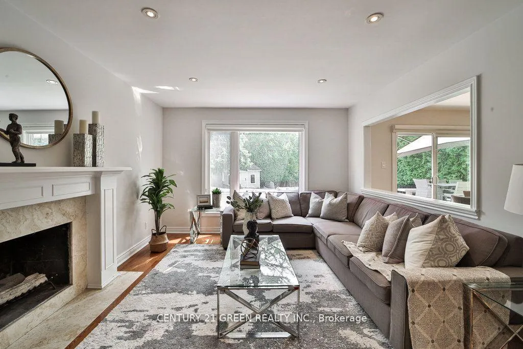 Photo 12 of 25 Ferrah Street, Markham, Unionville — HOMEH