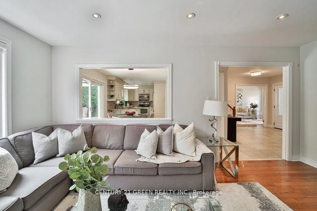 Photo 13 of 25 Ferrah Street, Markham, Unionville — HOMEH