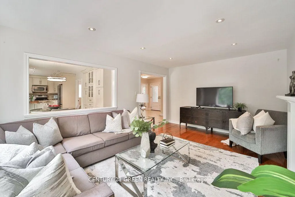 Photo 14 of 25 Ferrah Street, Markham, Unionville — HOMEH