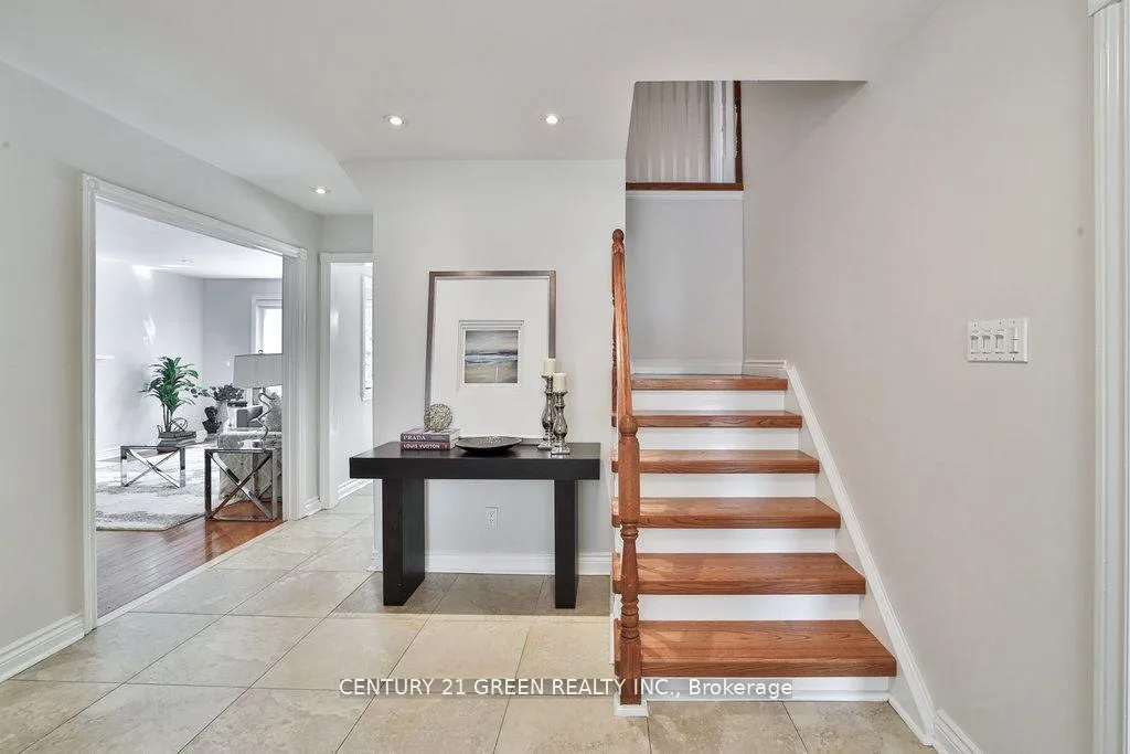 Photo 15 of 25 Ferrah Street, Markham, Unionville — HOMEH