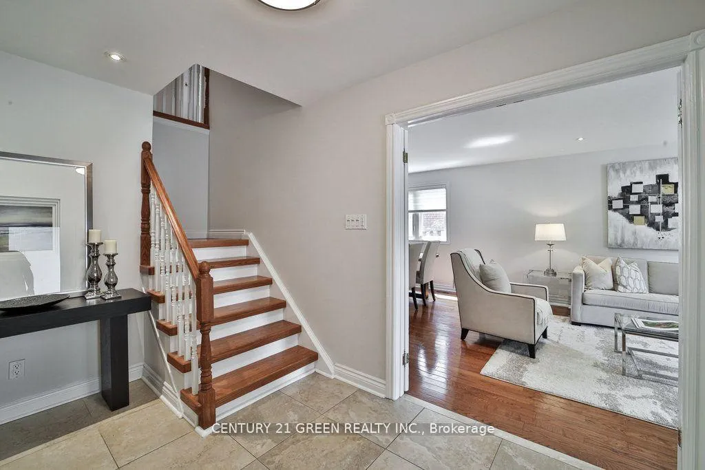 Photo 16 of 25 Ferrah Street, Markham, Unionville — HOMEH