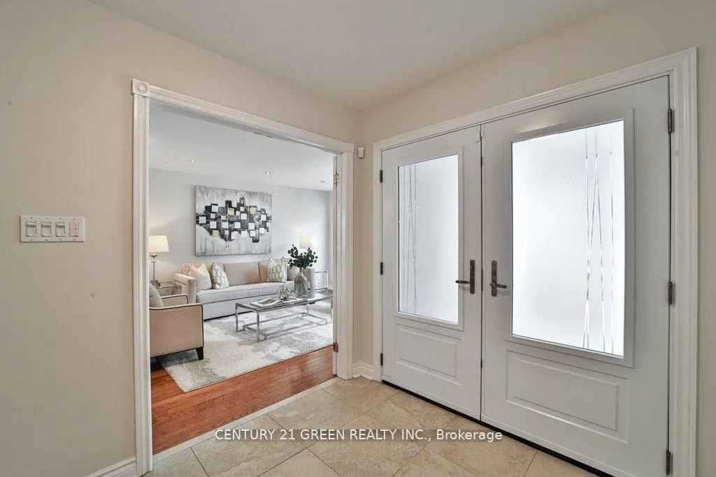 Photo 17 of 25 Ferrah Street, Markham, Unionville — HOMEH