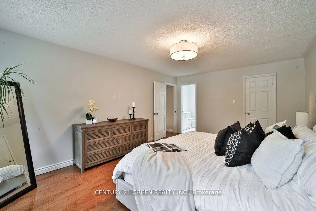 Photo 18 of 25 Ferrah Street, Markham, Unionville — HOMEH