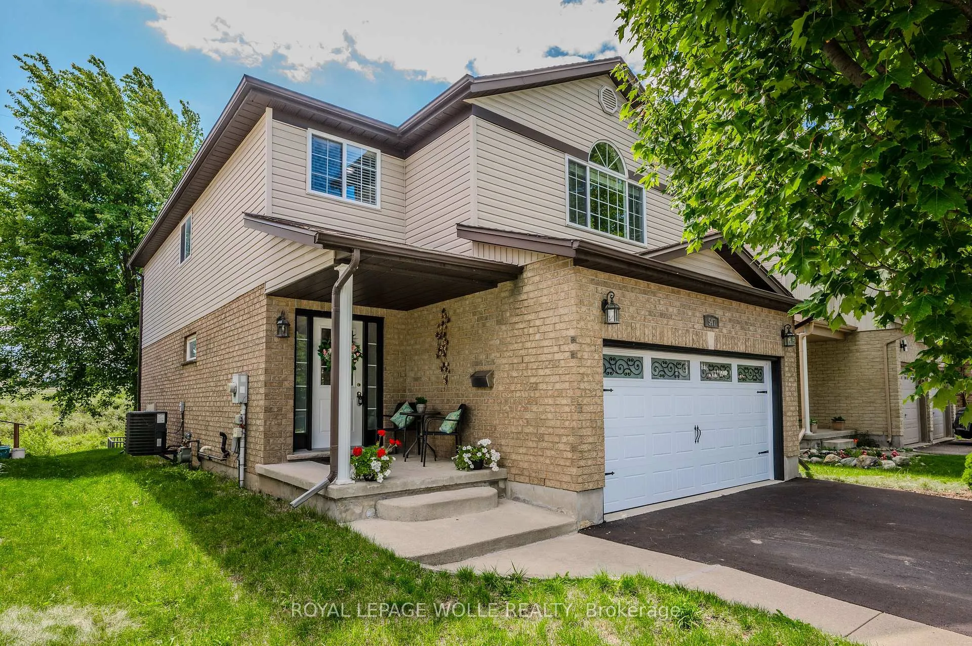 Photo 3 of 547 St Moritz Avenue, Waterloo — HOMEH