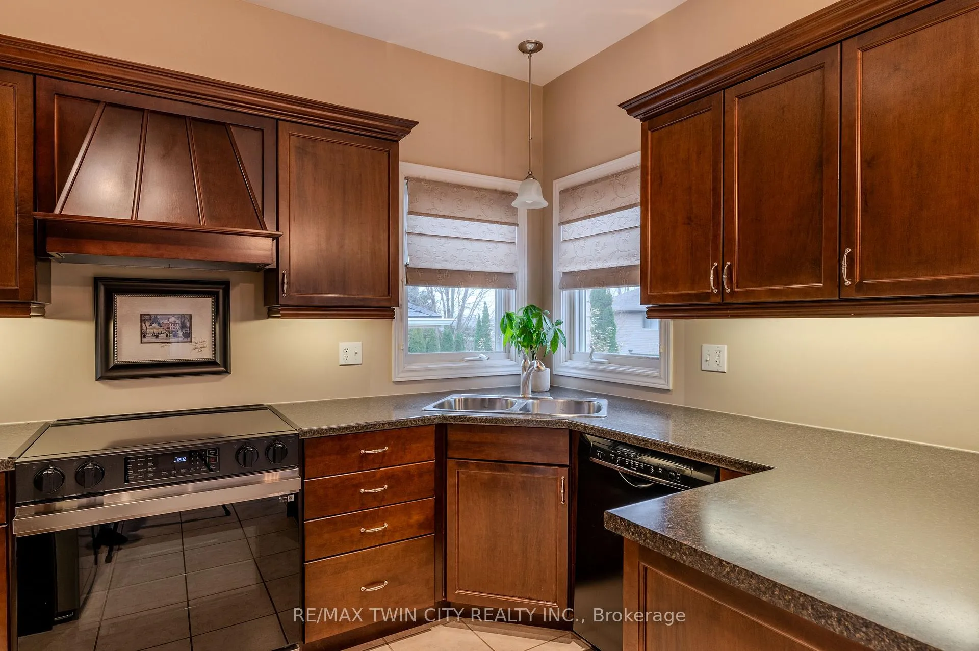 Photo 13 of 79 Taylor Road, Brant, South Dumfries — HOMEH