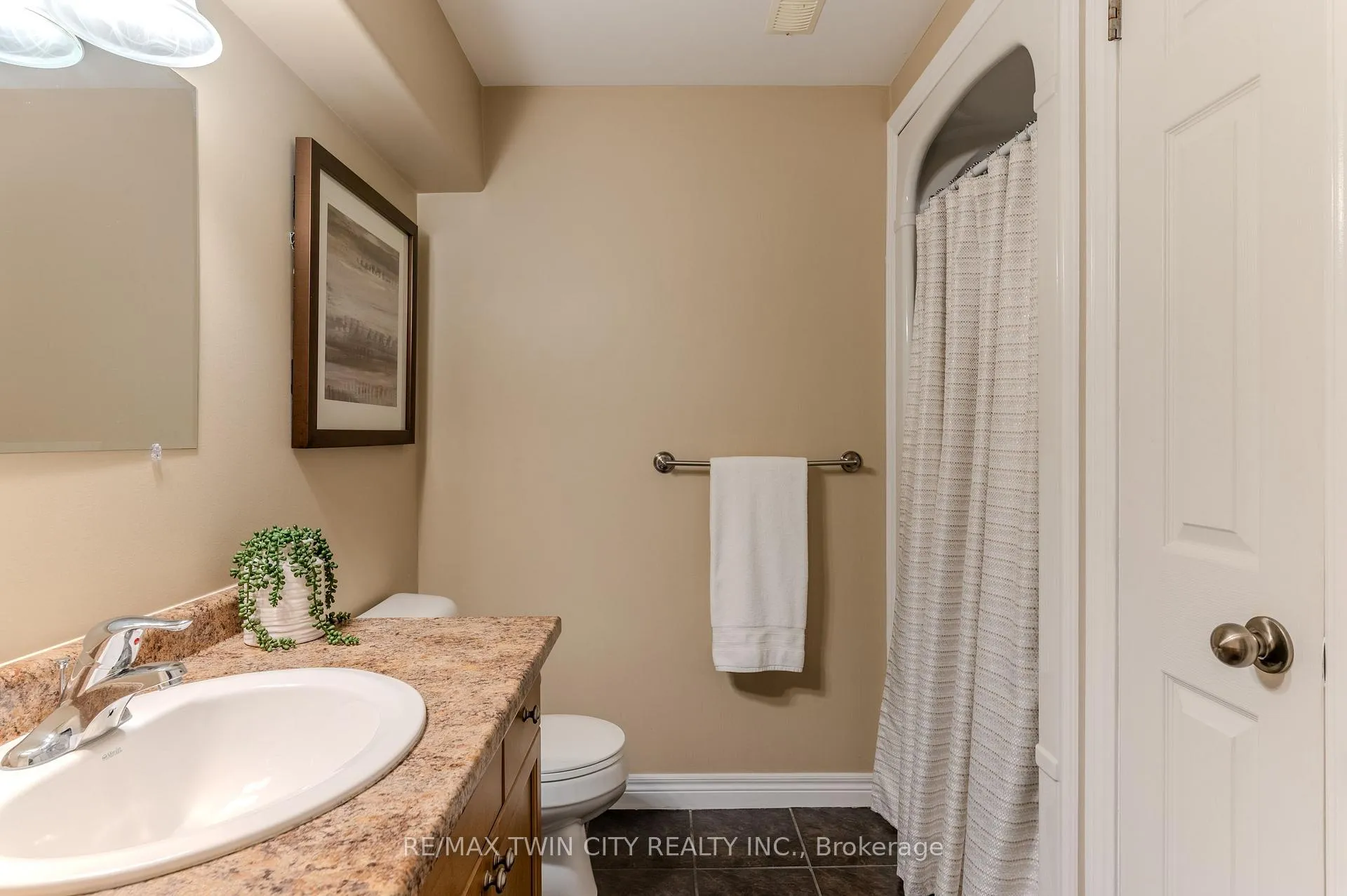 Photo 35 of 79 Taylor Road, Brant, South Dumfries — HOMEH