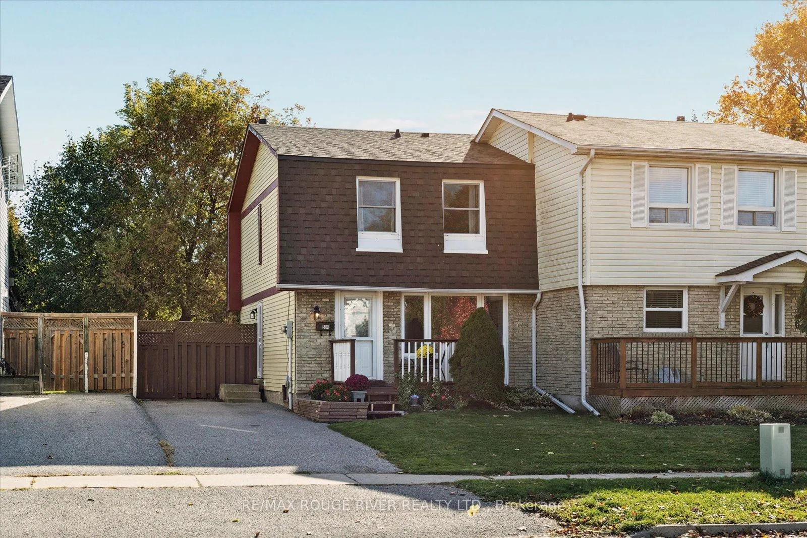 Photo 2 of 695 Hillcroft Street, Oshawa, Eastdale — HOMEH