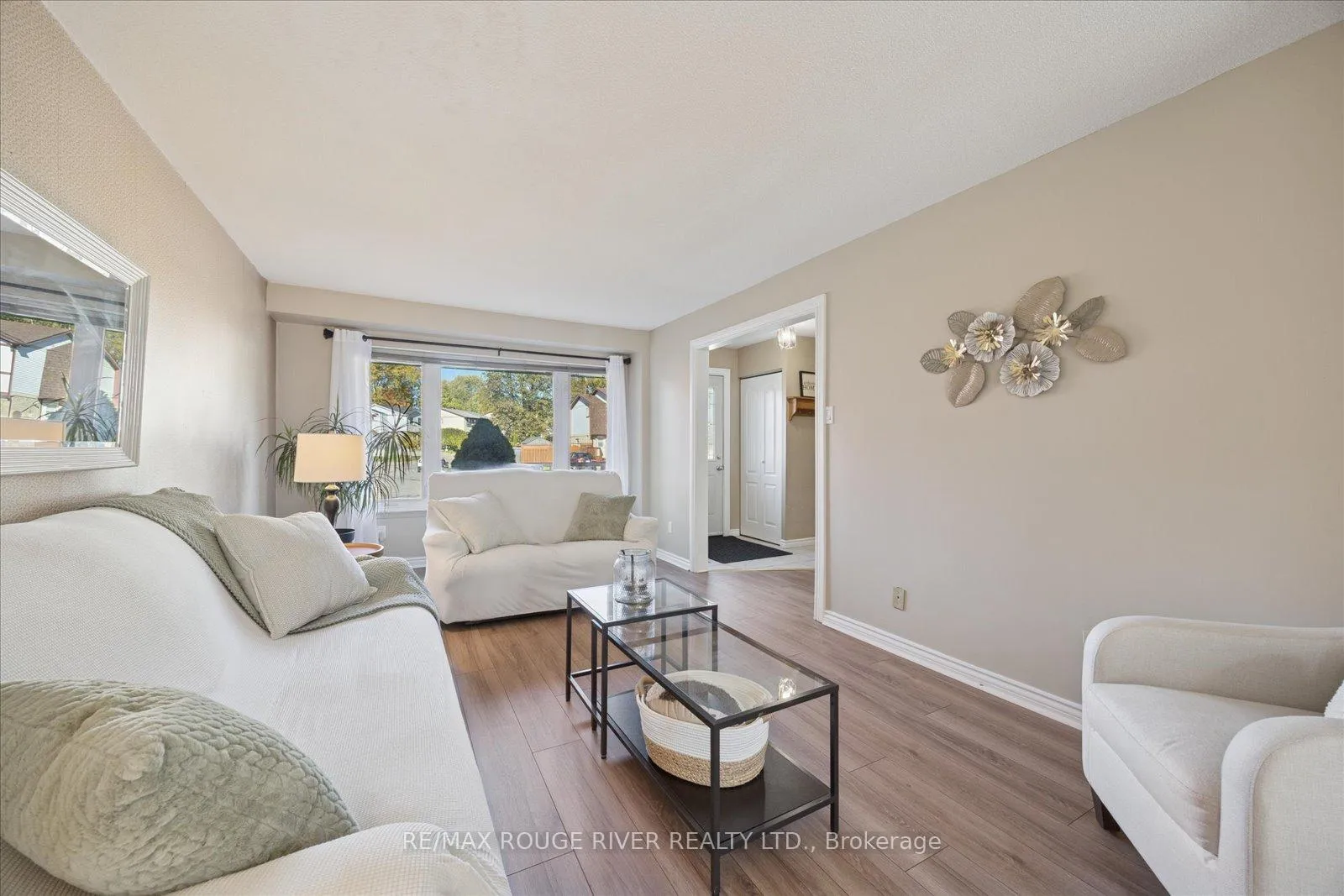 Photo 5 of 695 Hillcroft Street, Oshawa, Eastdale — HOMEH