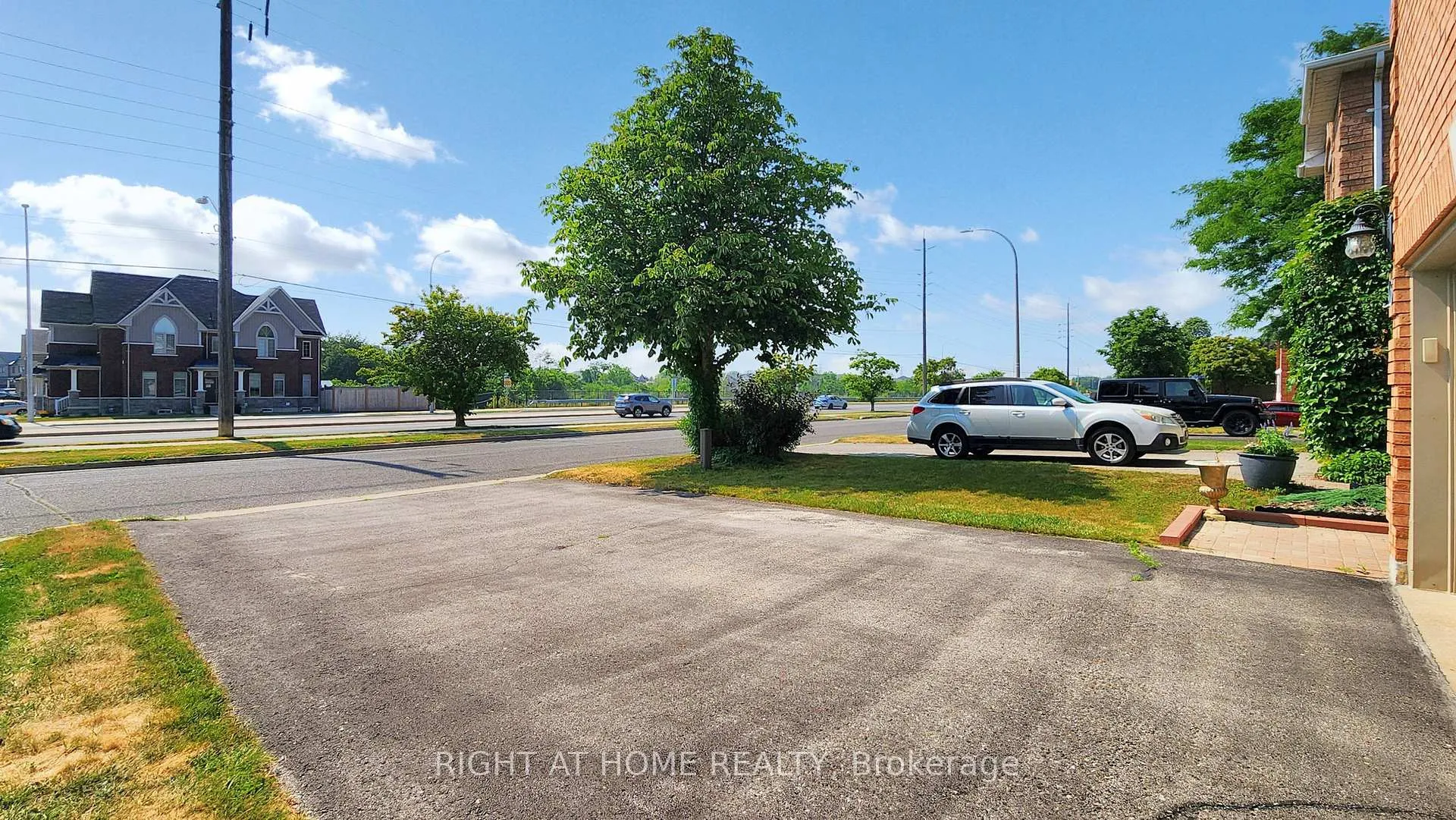 Photo 2 of 46 Furrow Drive, Whitby, Rolling Acres — HOMEH