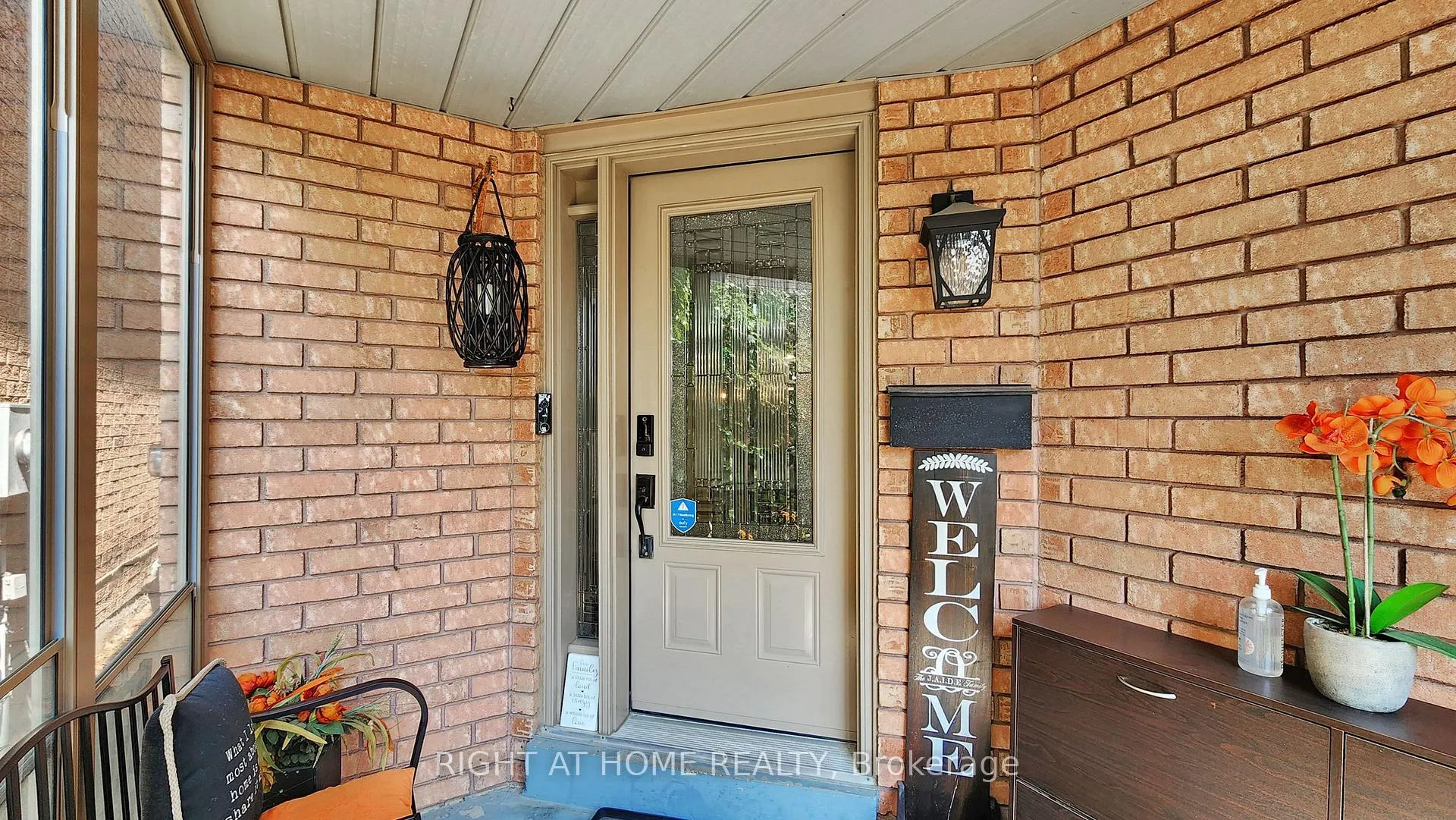 Photo 4 of 46 Furrow Drive, Whitby, Rolling Acres — HOMEH