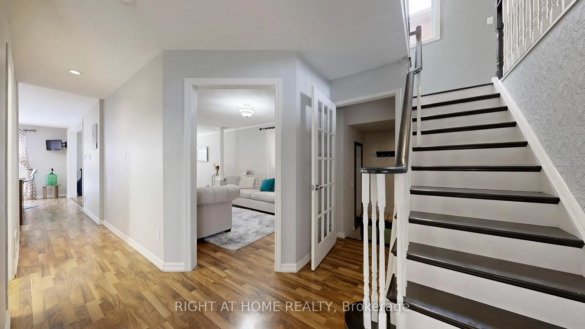 Photo 6 of 46 Furrow Drive, Whitby, Rolling Acres — HOMEH