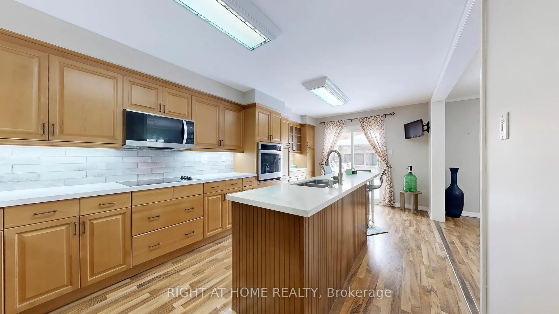 Photo 16 of 46 Furrow Drive, Whitby, Rolling Acres — HOMEH