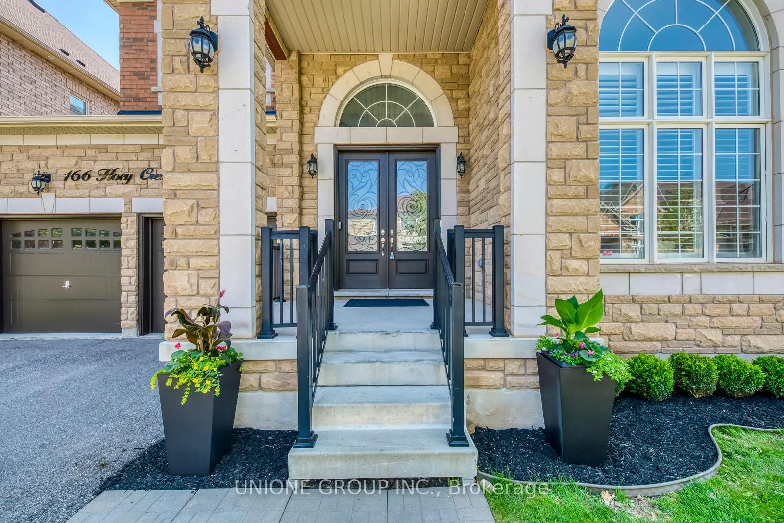 Photo 2 of 166 Hoey Crescent, Oakville, Glenorchy — HOMEH