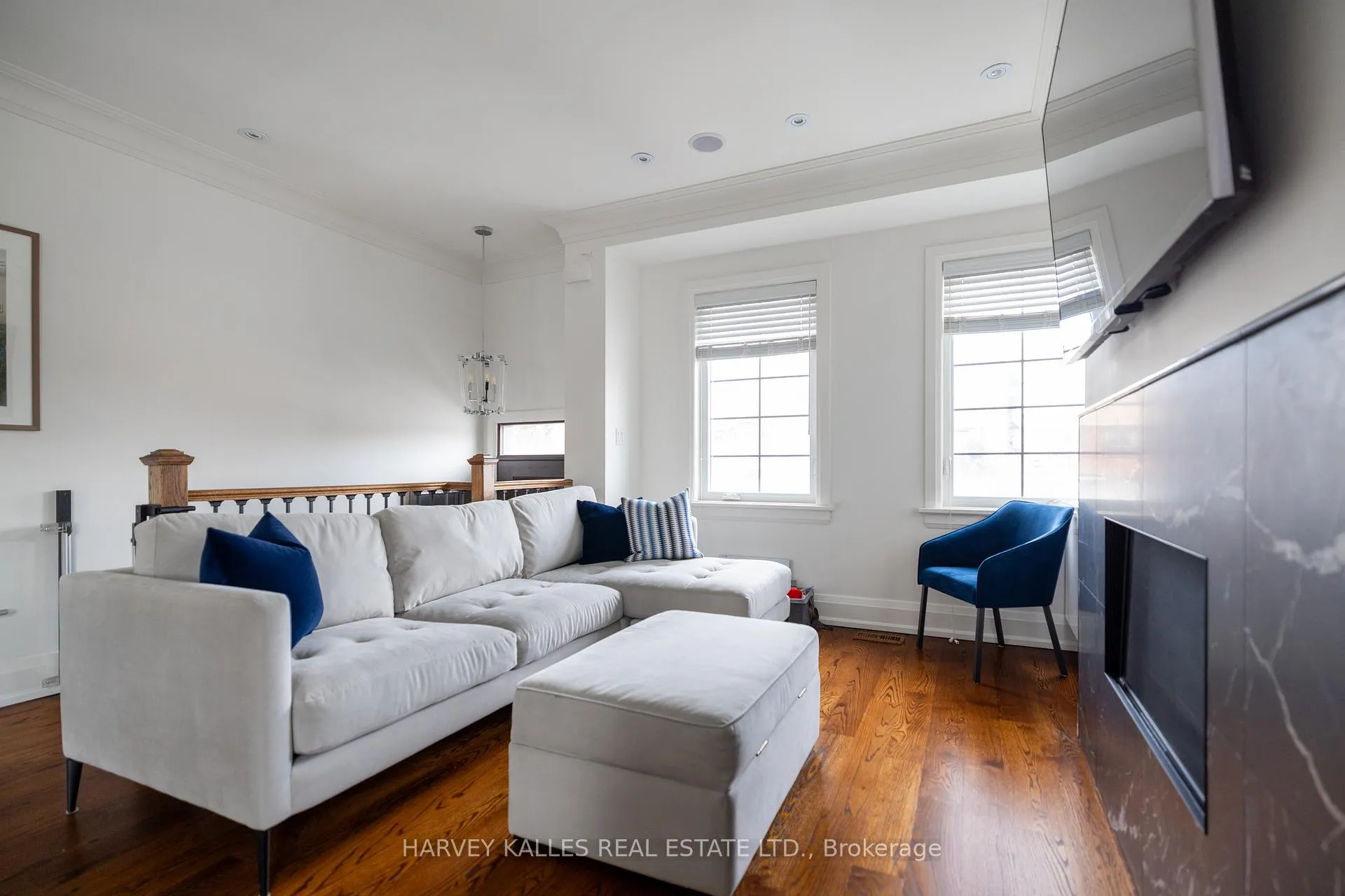 Photo 3 of 1A Khedive Avenue, Toronto, Englemount-Lawrence — HOMEH