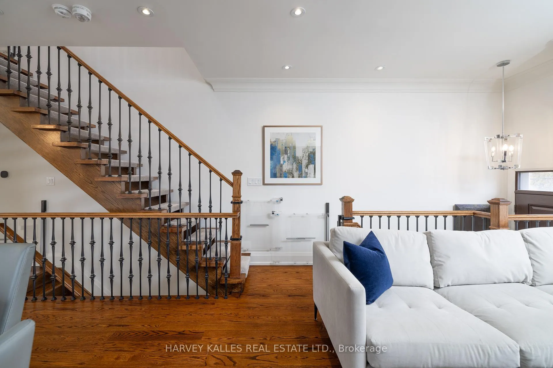 Photo 5 of 1A Khedive Avenue, Toronto, Englemount-Lawrence — HOMEH