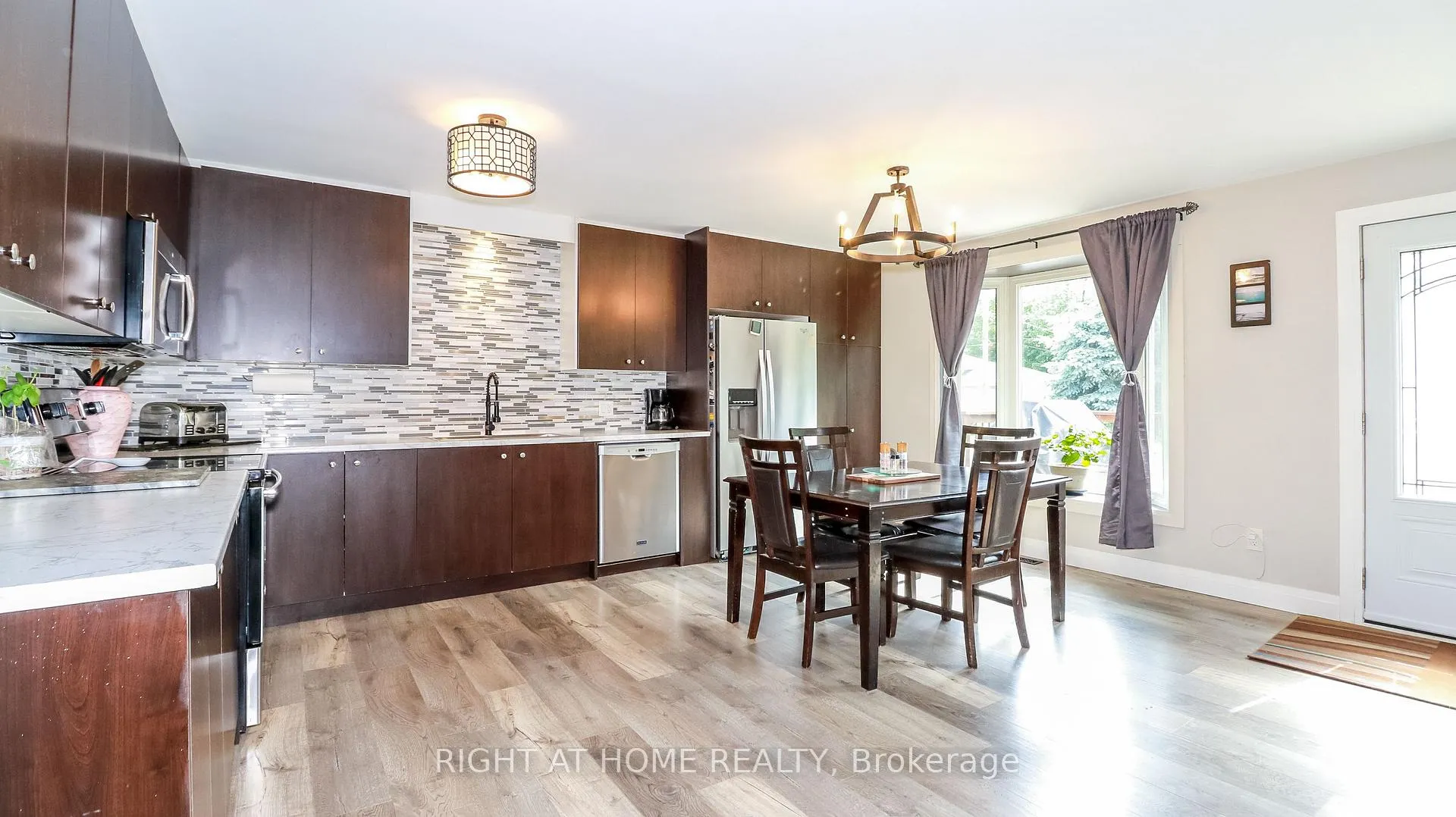 Photo 9 of 3915 Pine Rock Avenue, Innisfil, Rural Innisfil — HOMEH