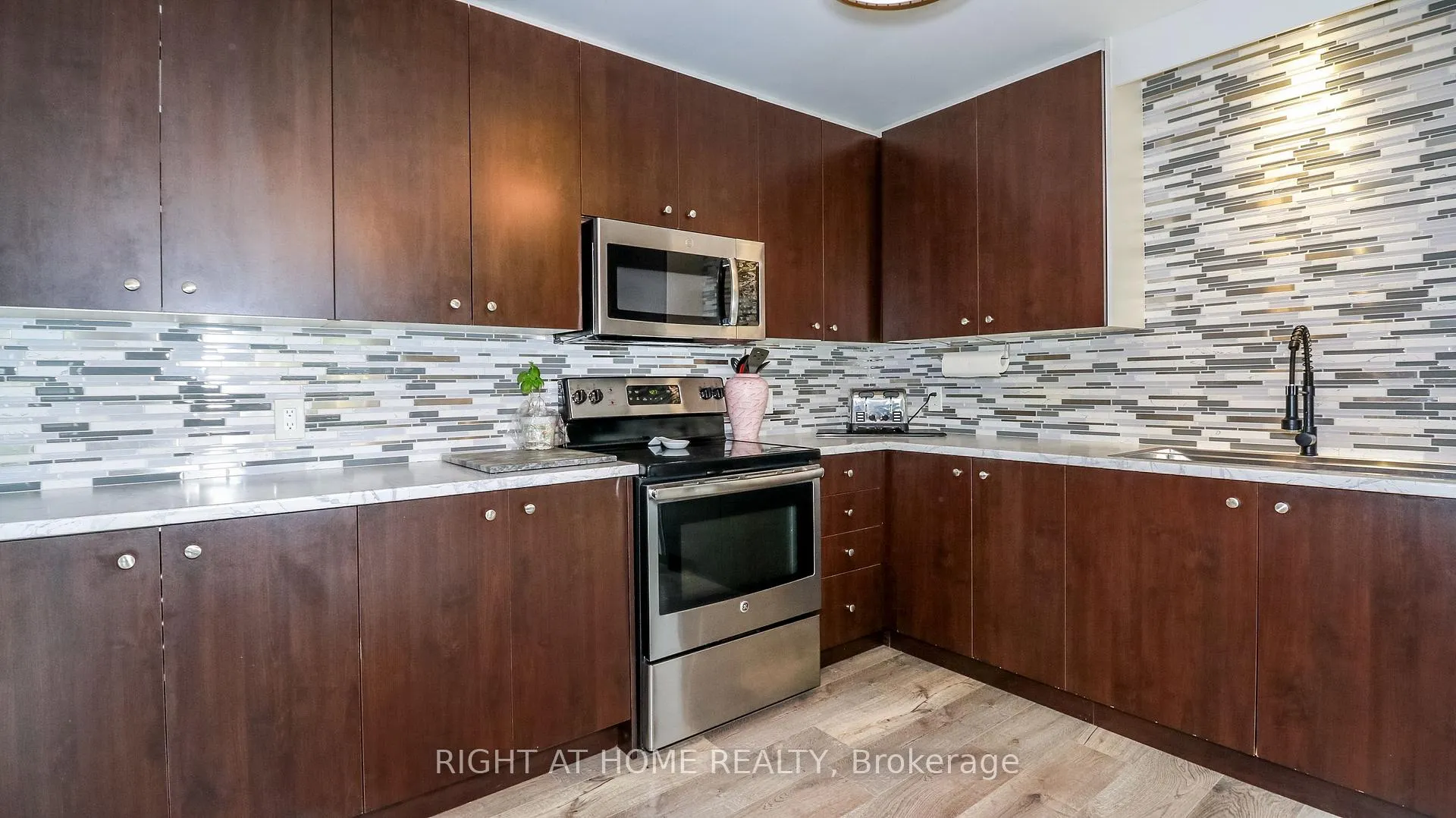 Photo 11 of 3915 Pine Rock Avenue, Innisfil, Rural Innisfil — HOMEH