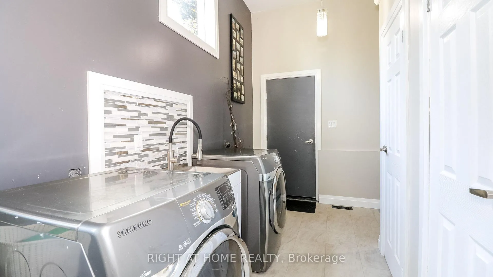 Photo 19 of 3915 Pine Rock Avenue, Innisfil, Rural Innisfil — HOMEH