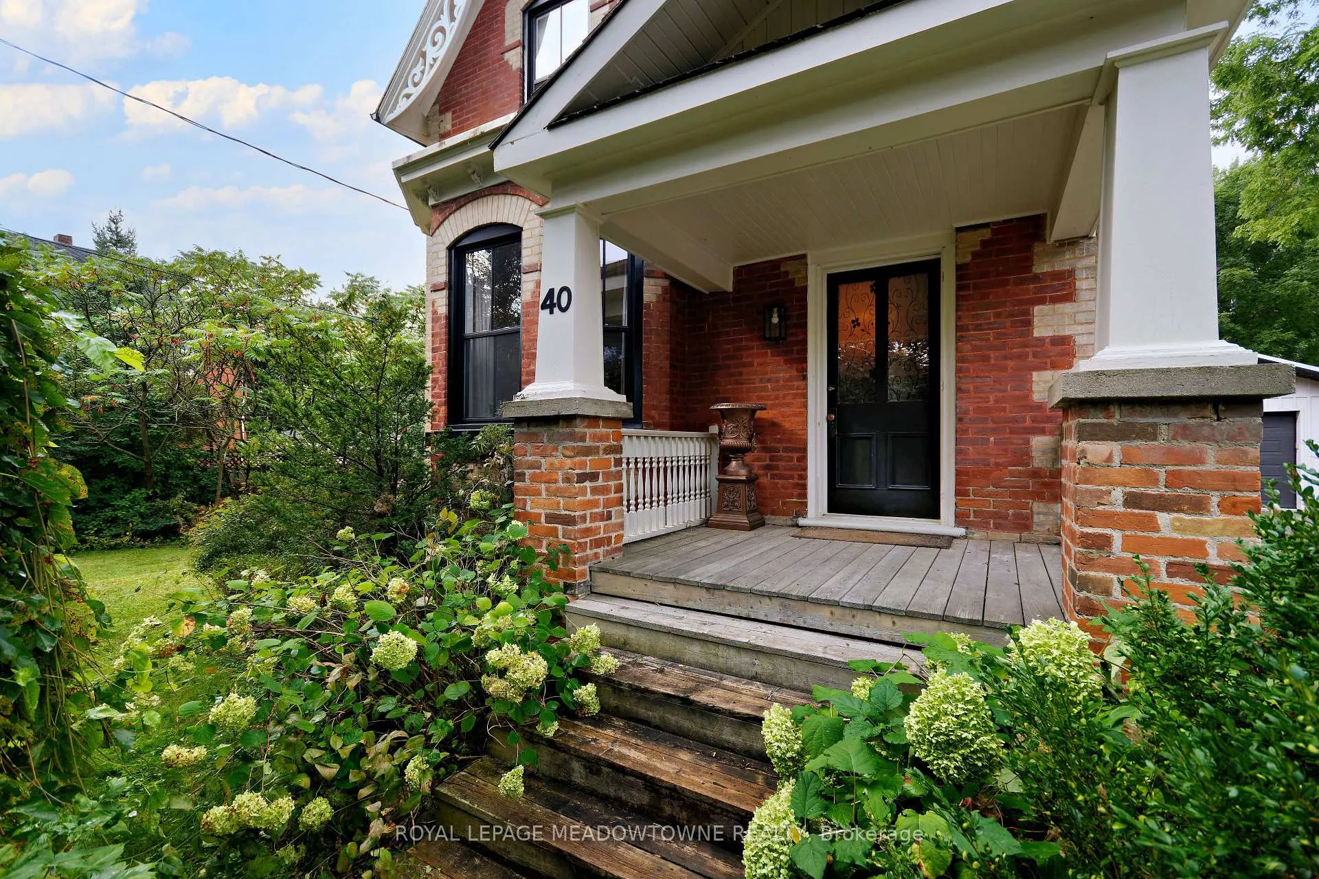Photo 2 of 40 Centre Street, New Tecumseth, Alliston — HOMEH