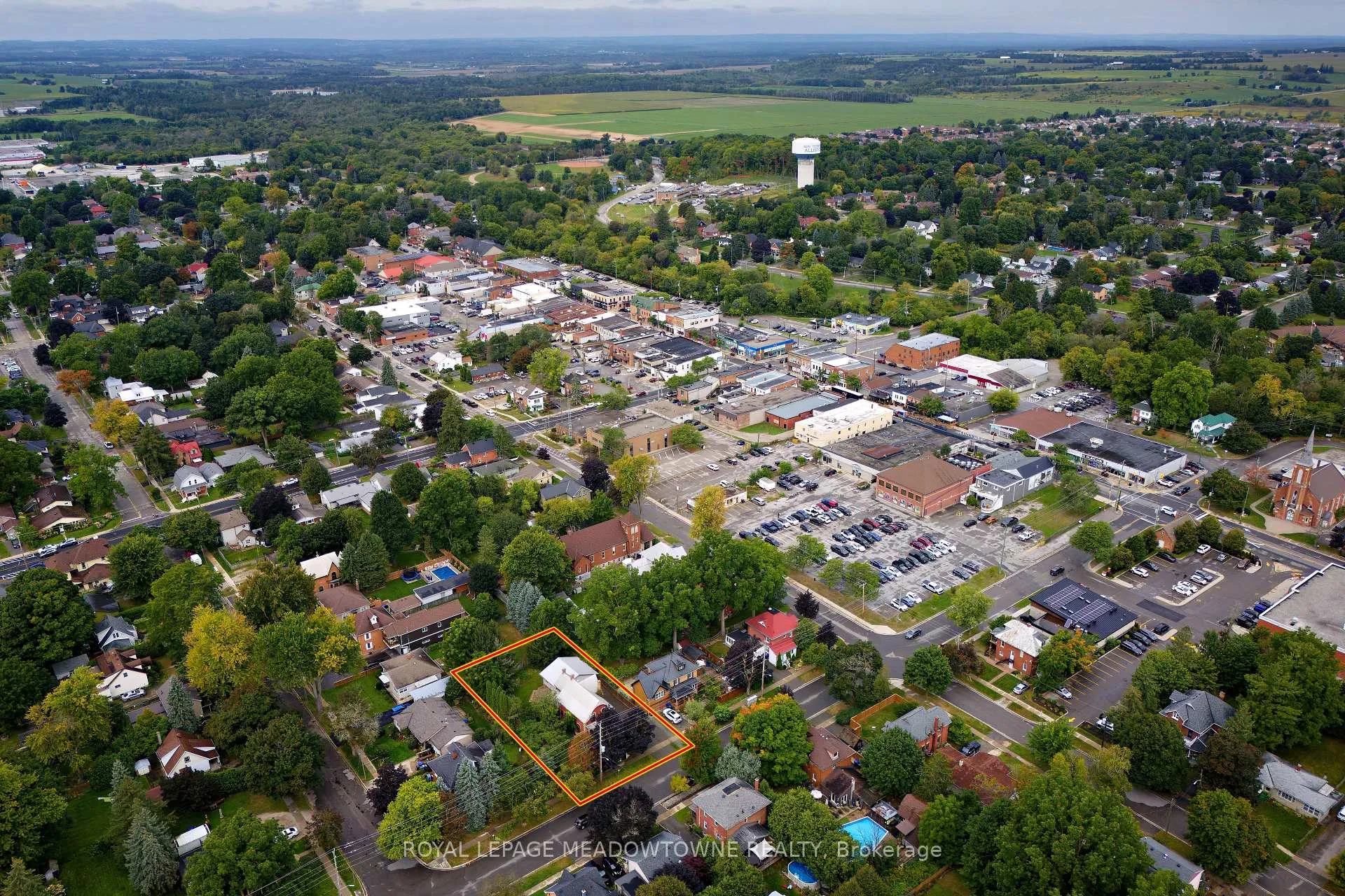 Photo 3 of 40 Centre Street, New Tecumseth, Alliston — HOMEH
