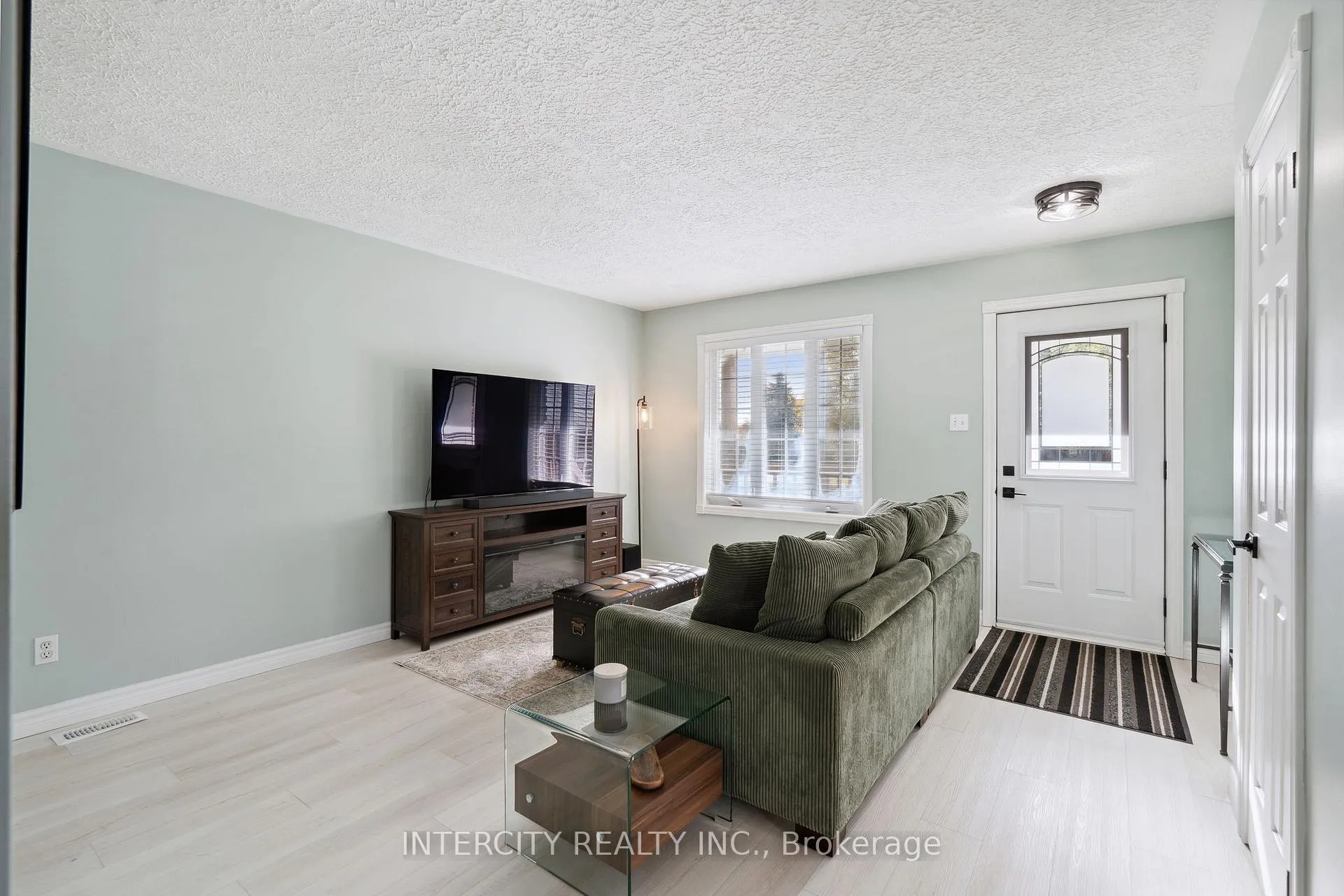 Photo 3 of 136 George Street, Tay, Victoria Harbour — HOMEH