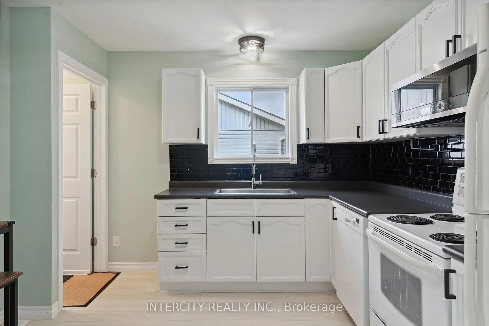 Photo 6 of 136 George Street, Tay, Victoria Harbour — HOMEH