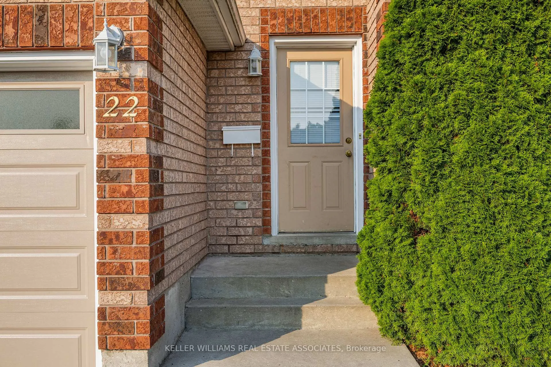 Photo 3 of 22 Weymouth Road, Barrie, Georgian Drive — HOMEH