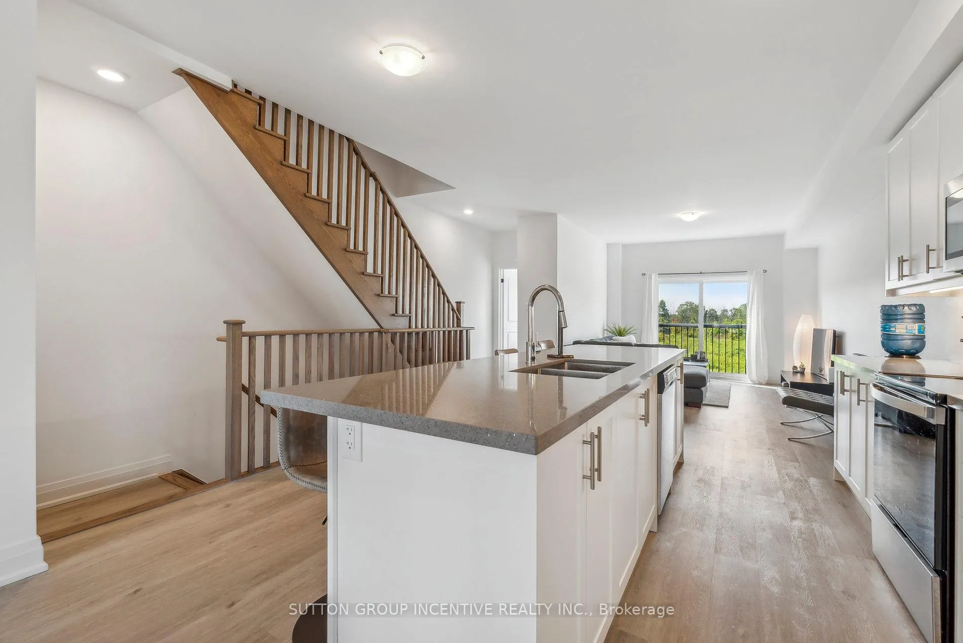 Photo 10 of 1495 Purchase Place, Innisfil, Lefroy — HOMEH