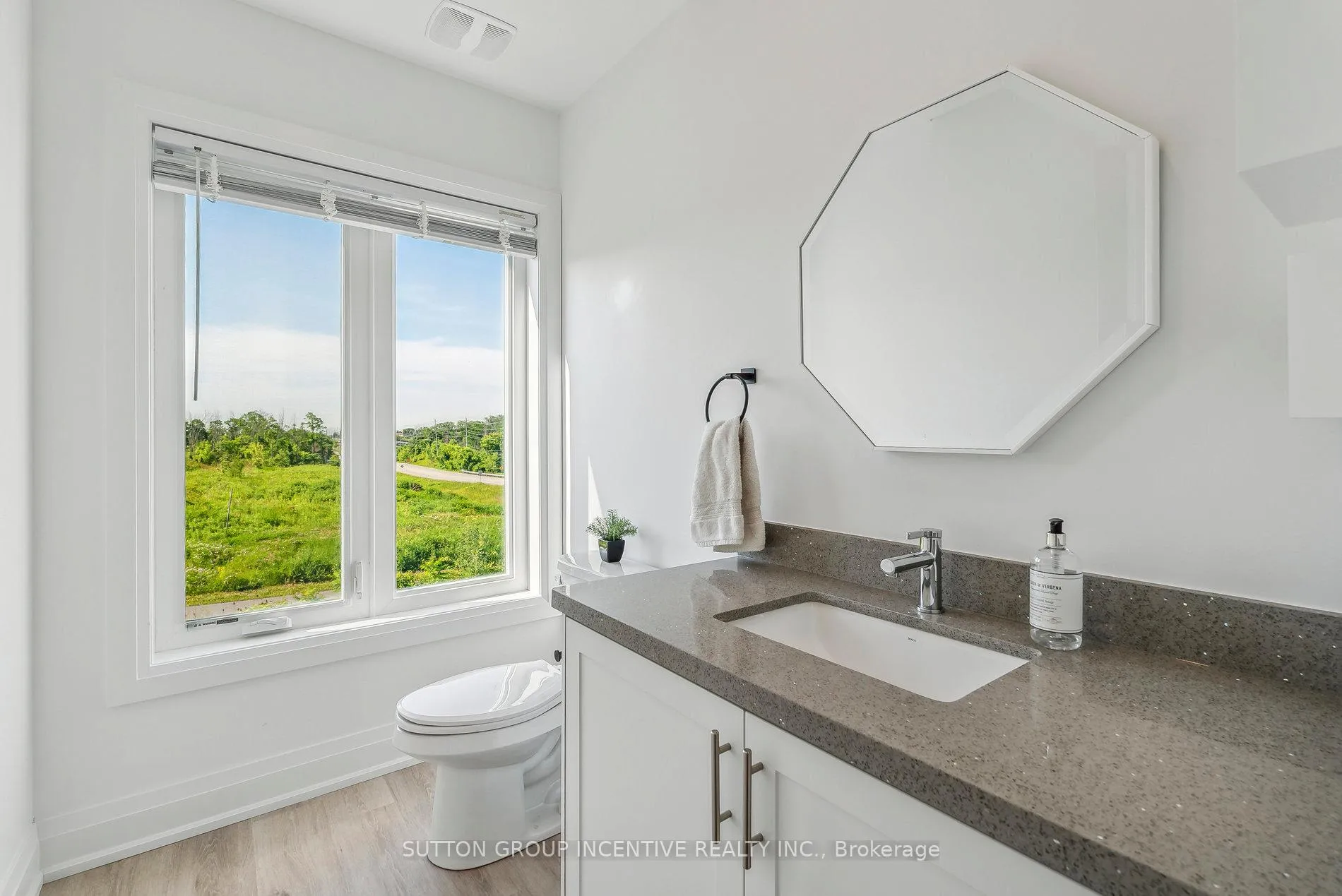 Photo 14 of 1495 Purchase Place, Innisfil, Lefroy — HOMEH
