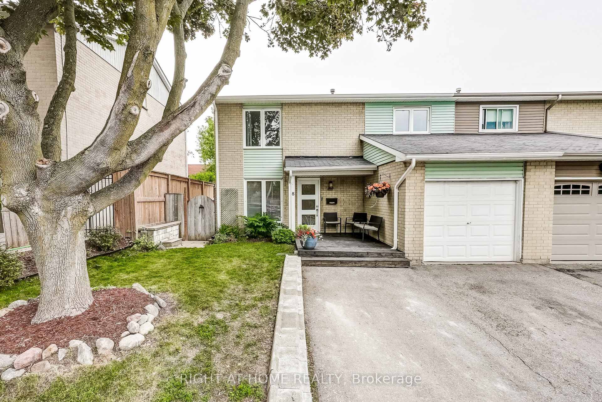 Photo 1 of 8 Doreen Crescent, Clarington, Bowmanville — HOMEH
