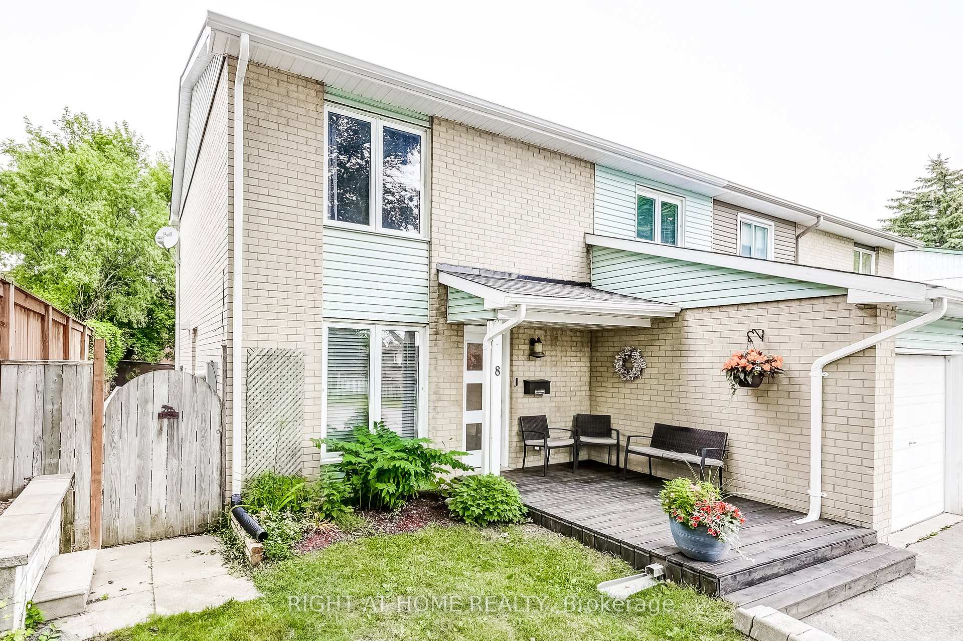 Photo 2 of 8 Doreen Crescent, Clarington, Bowmanville — HOMEH