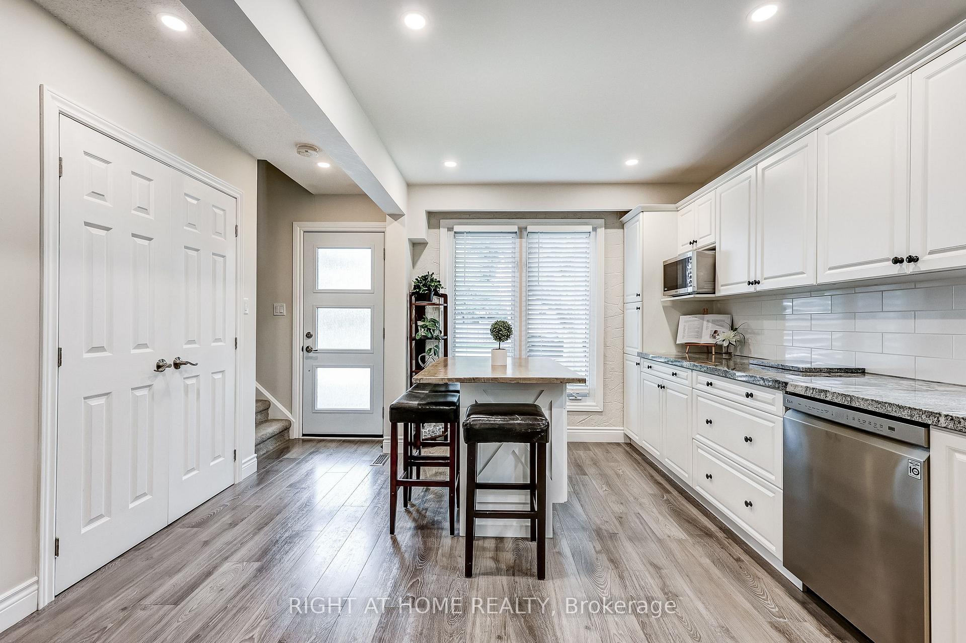 Photo 3 of 8 Doreen Crescent, Clarington, Bowmanville — HOMEH