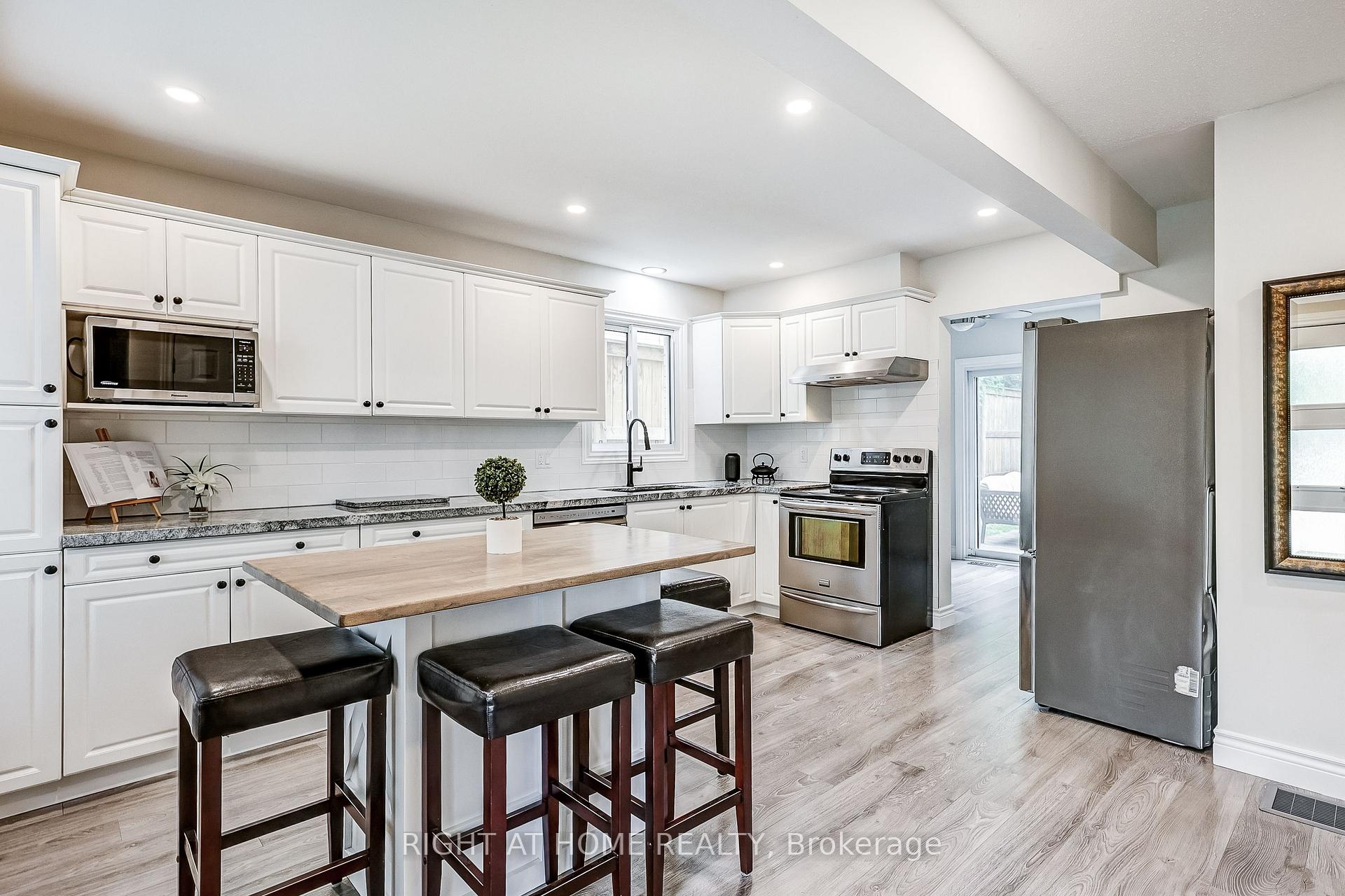 Photo 6 of 8 Doreen Crescent, Clarington, Bowmanville — HOMEH